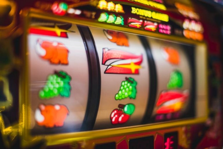 From Fruit Machines to 3D Graphics: The Evolution of Online Slots